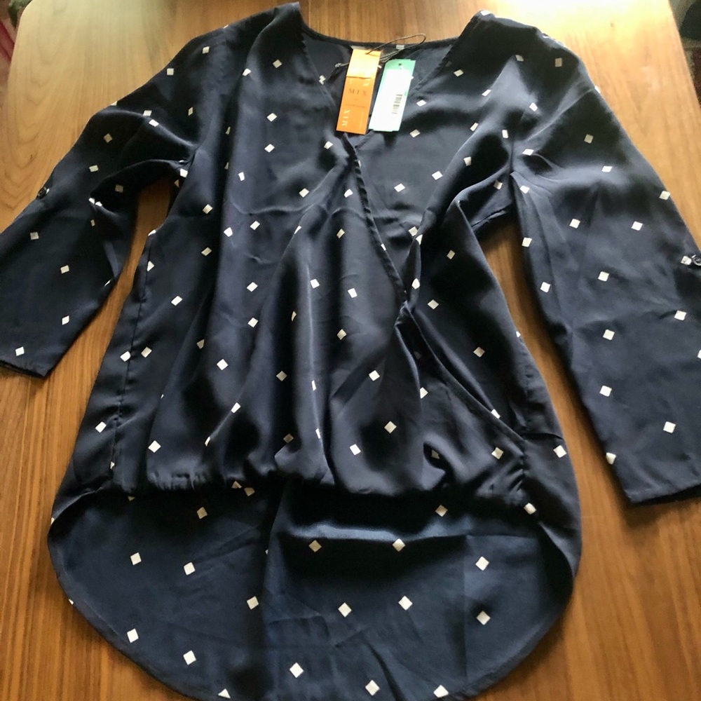 NWTO Navy blue and white top